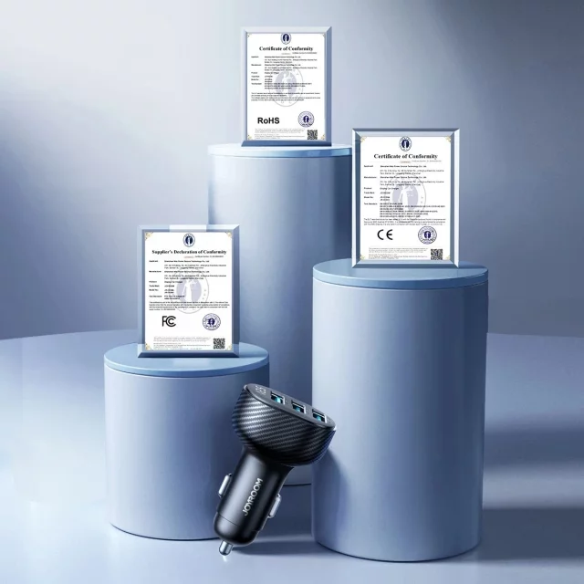 Ładowarka samochodowa Joyroom JR-CCD03 3× USB-A 17 W z wyświetlaczem – czarna